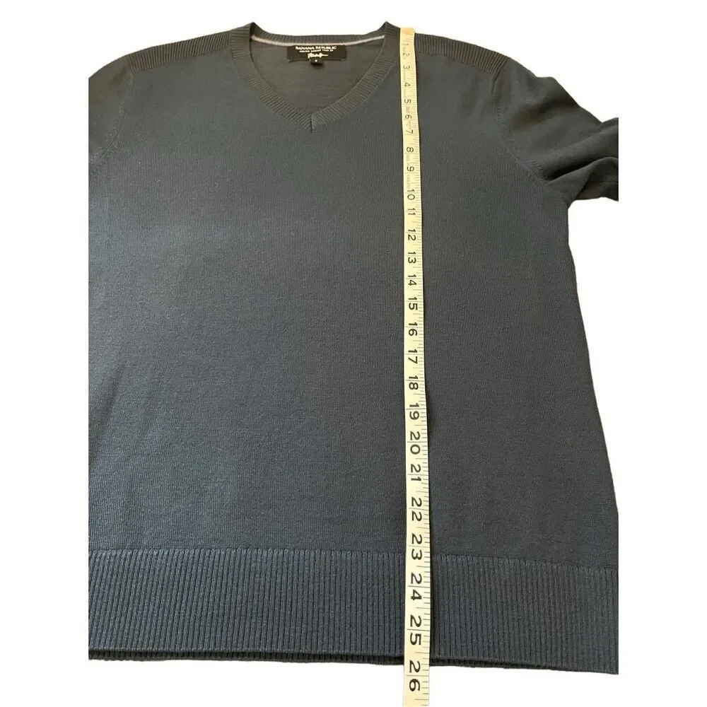 Banana Republic blue fine merino v-neck wool sweater - S